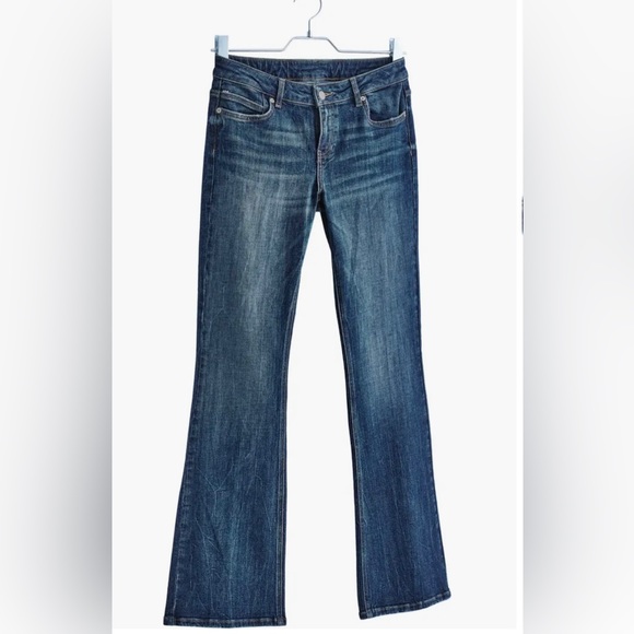 OWN. Low Rise Stretch Flare Jeans Dark Authentic Wash SOLD OUT NWT SZ 30 32.5 - Picture 3 of 11